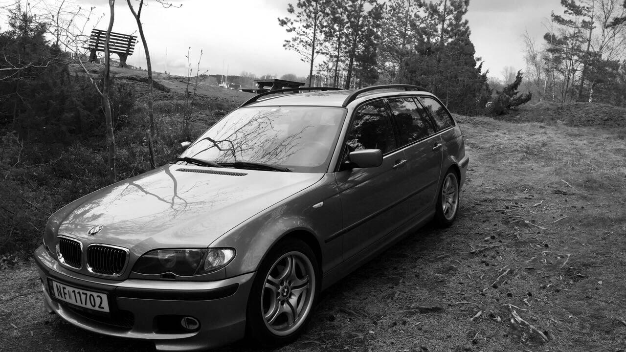 BMW på grusvei